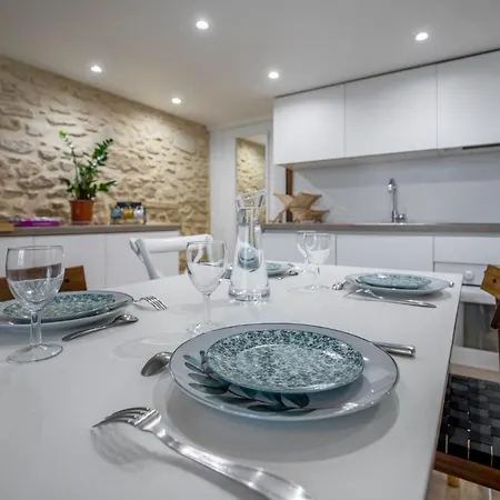 The Emerald - Spacious & Fully Equipped Apt