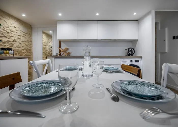 The Emerald - Spacious & Fully Equipped Apt * モンペリエ